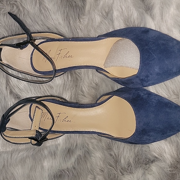 🎁🎁🎁🎁 Heels - Picture 4 of 8